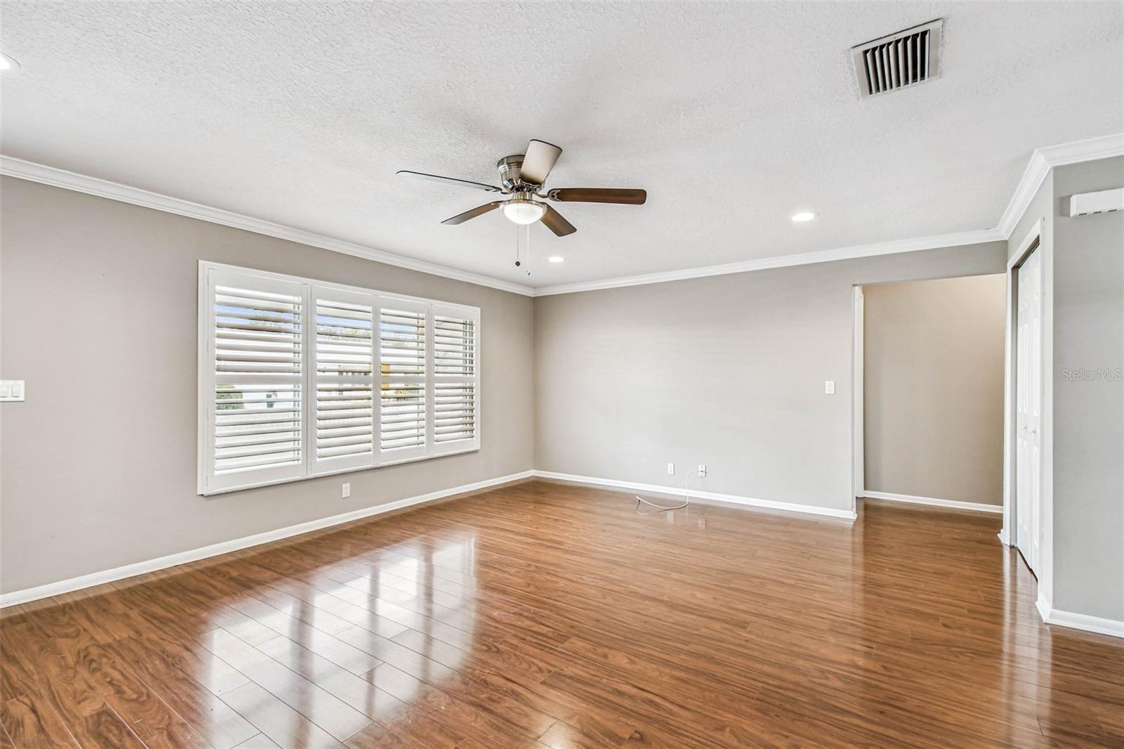 Listing photo id 0 for 3915 90th Terrace N 14