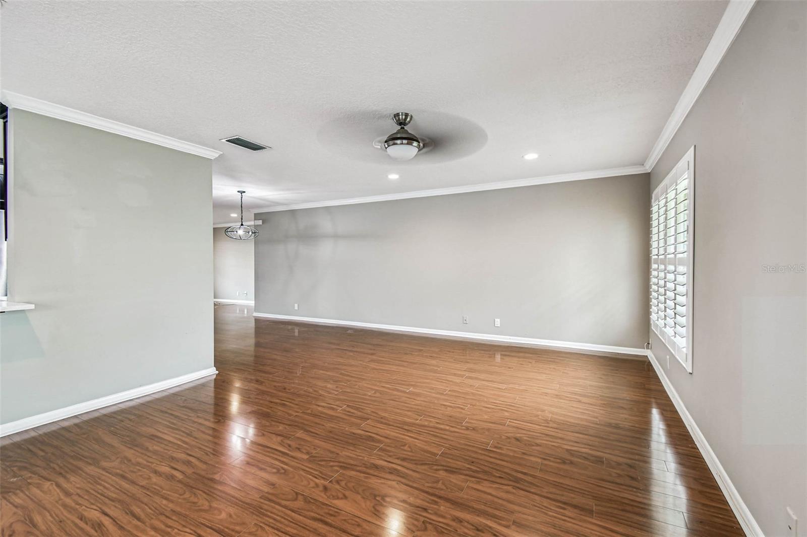 Listing photo id 18 for 3915 90th Terrace N 14