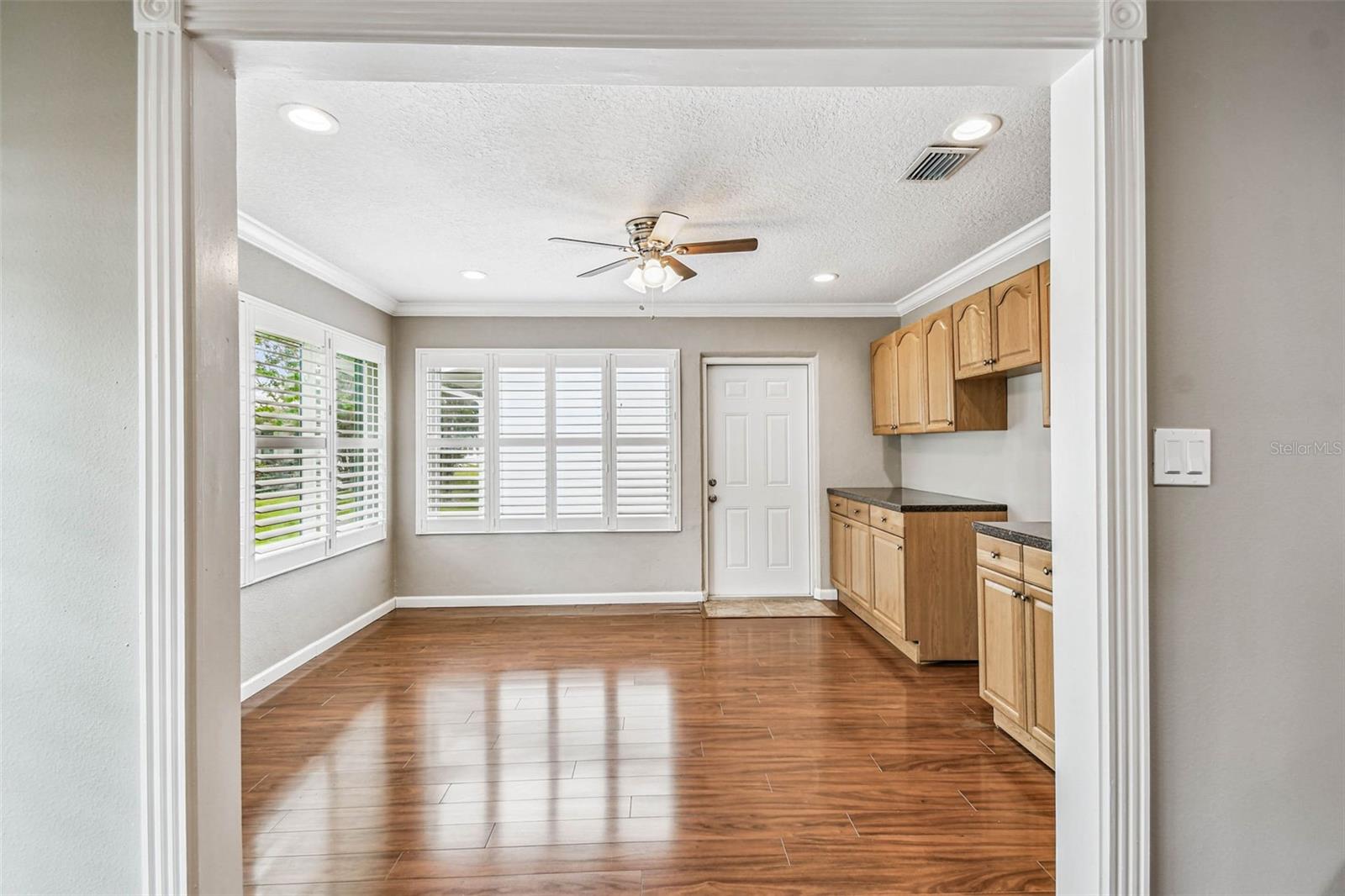 Listing photo id 19 for 3915 90th Terrace N 14