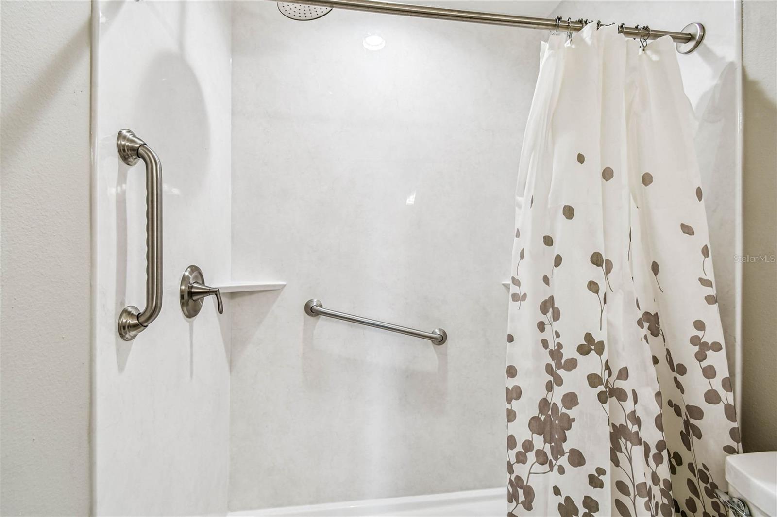 Listing photo id 32 for 3915 90th Terrace N 14