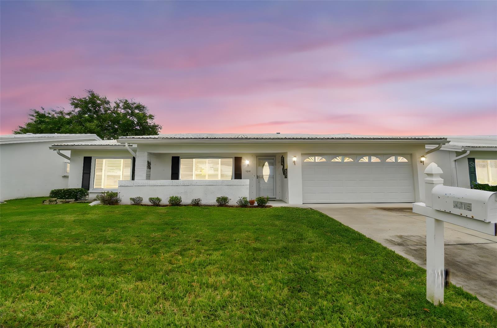 Listing photo id 2 for 3915 90th Terrace N 14