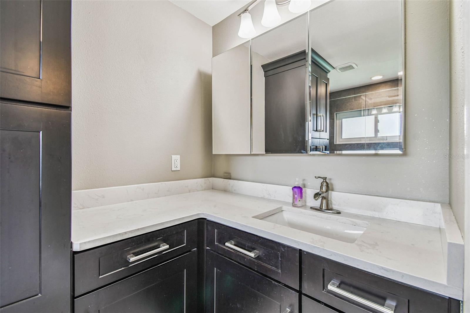 Listing photo id 39 for 3915 90th Terrace N 14