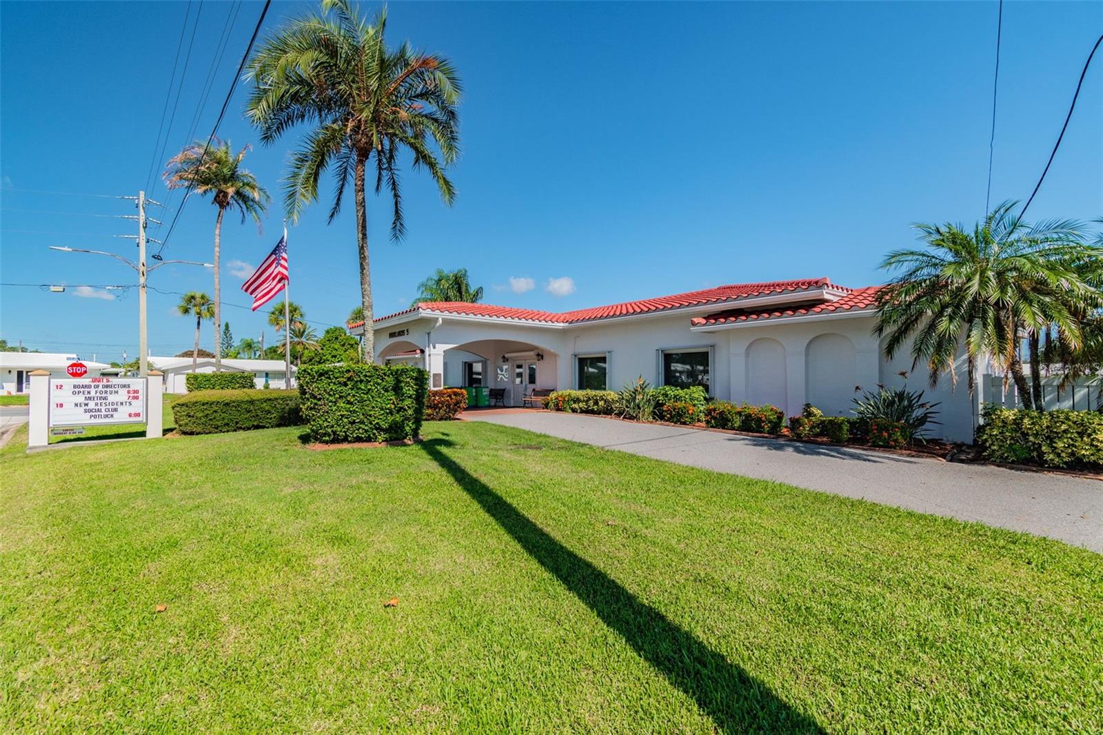 Listing photo id 53 for 3915 90th Terrace N 14