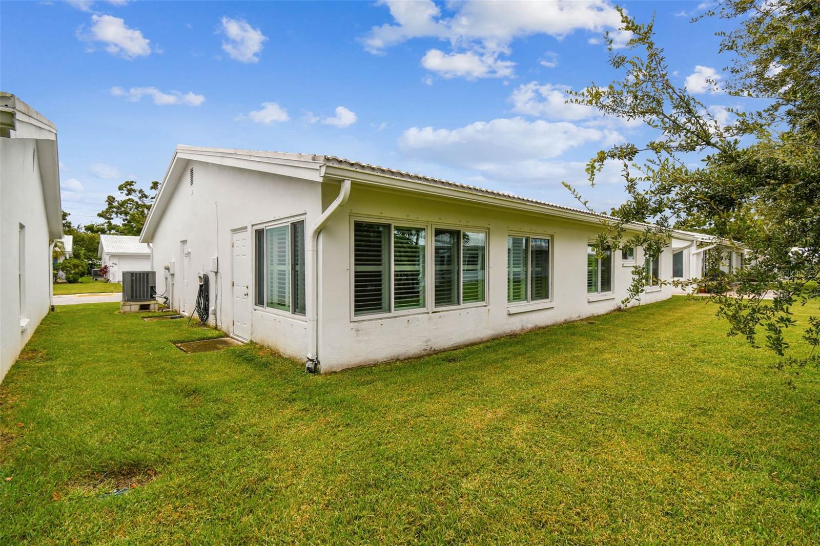 Listing photo id 54 for 3915 90th Terrace N 14