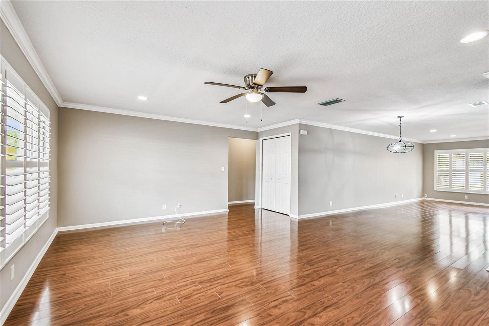 Listing photo id 4 for 3915 90th Terrace N 14