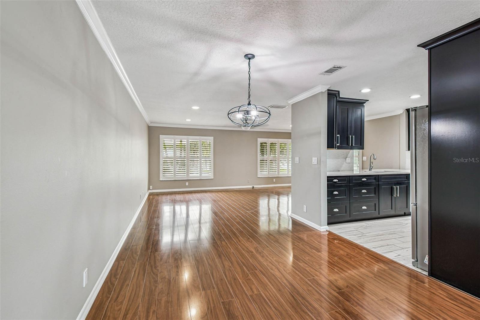 Listing photo id 5 for 3915 90th Terrace N 14