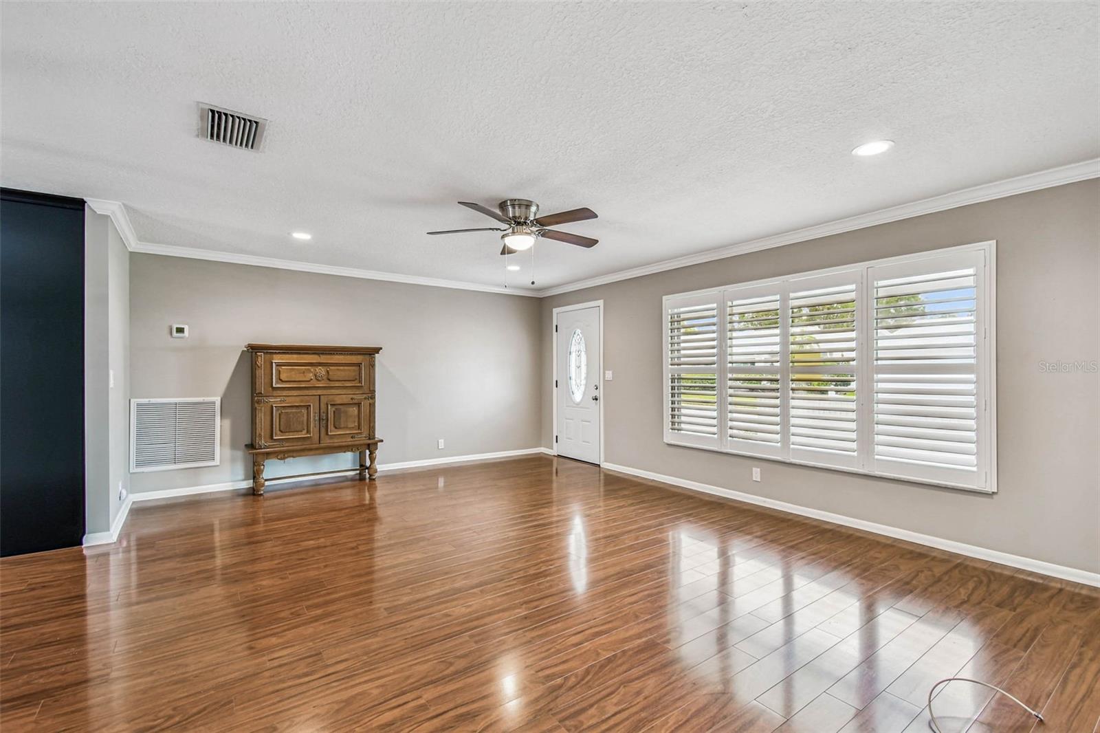 Listing photo id 81 for 3915 90th Terrace N 14