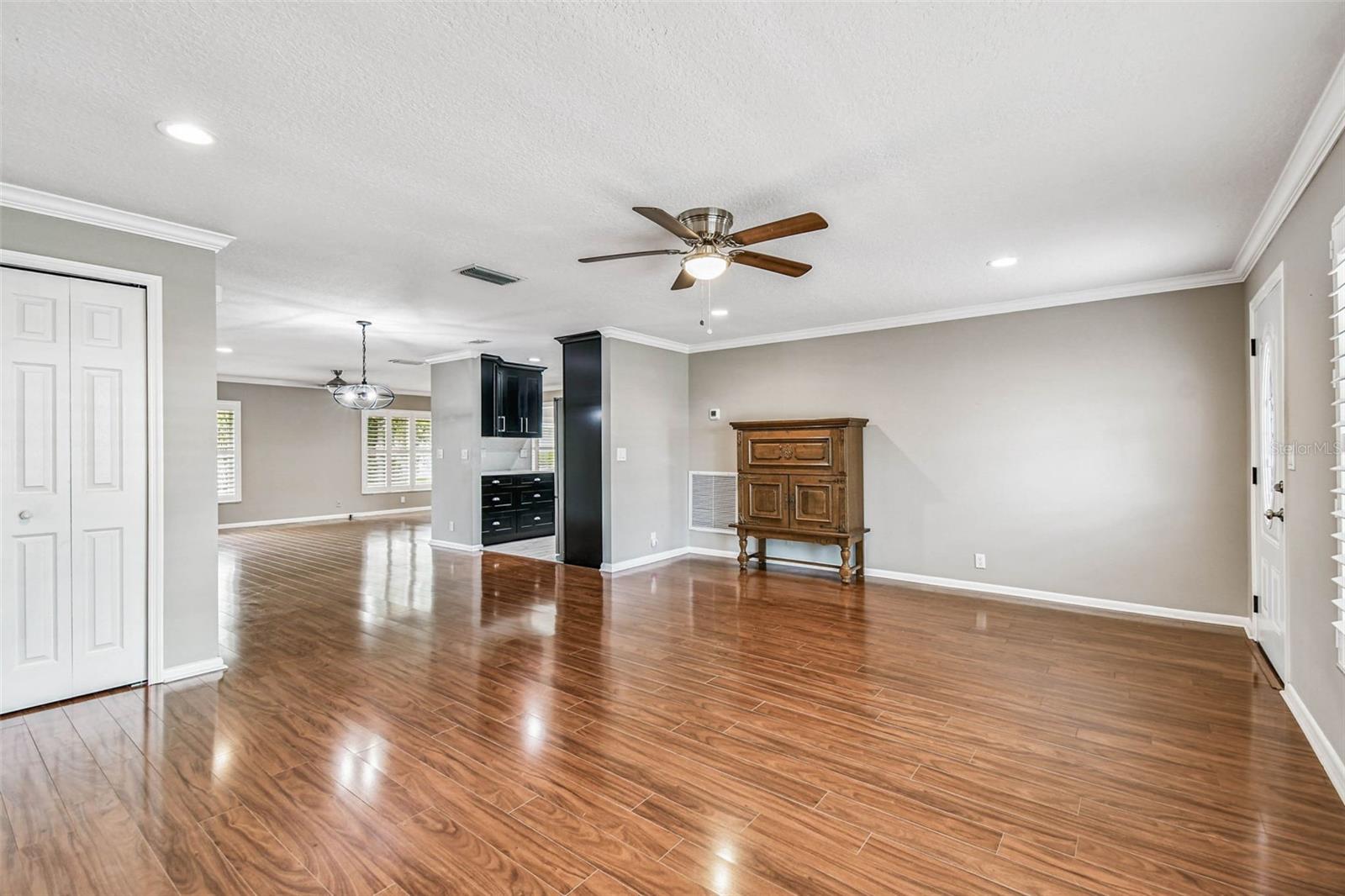 Listing photo id 82 for 3915 90th Terrace N 14