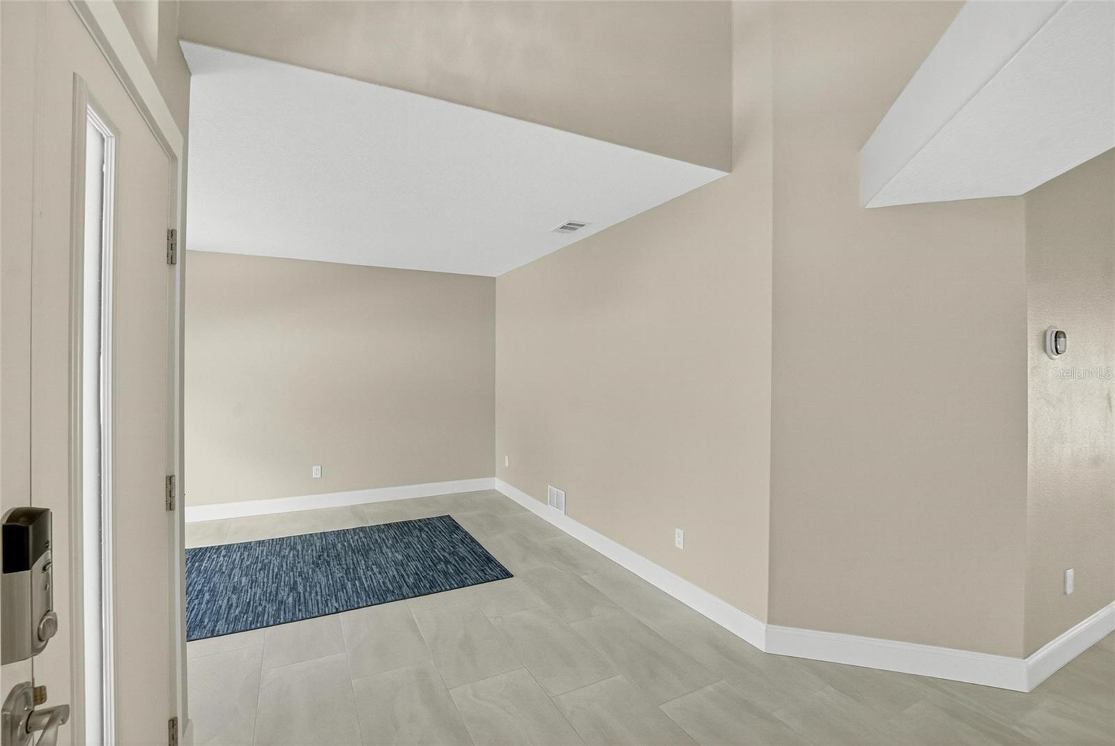 Image 11 of 88 For 912 Landmark Circle S