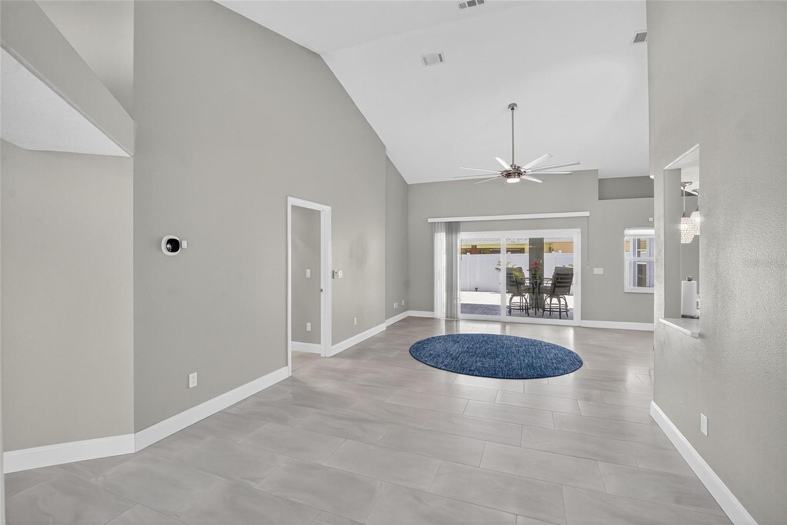 Image 14 of 88 For 912 Landmark Circle S