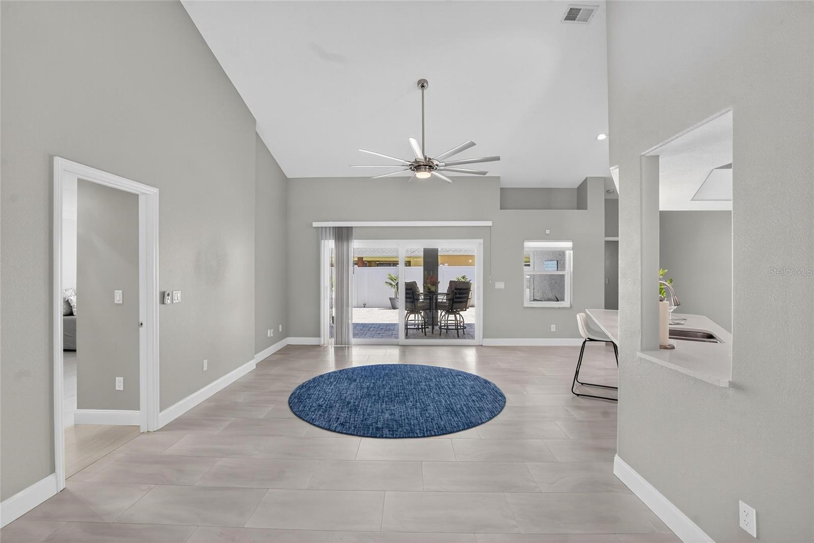 Image 15 of 88 For 912 Landmark Circle S