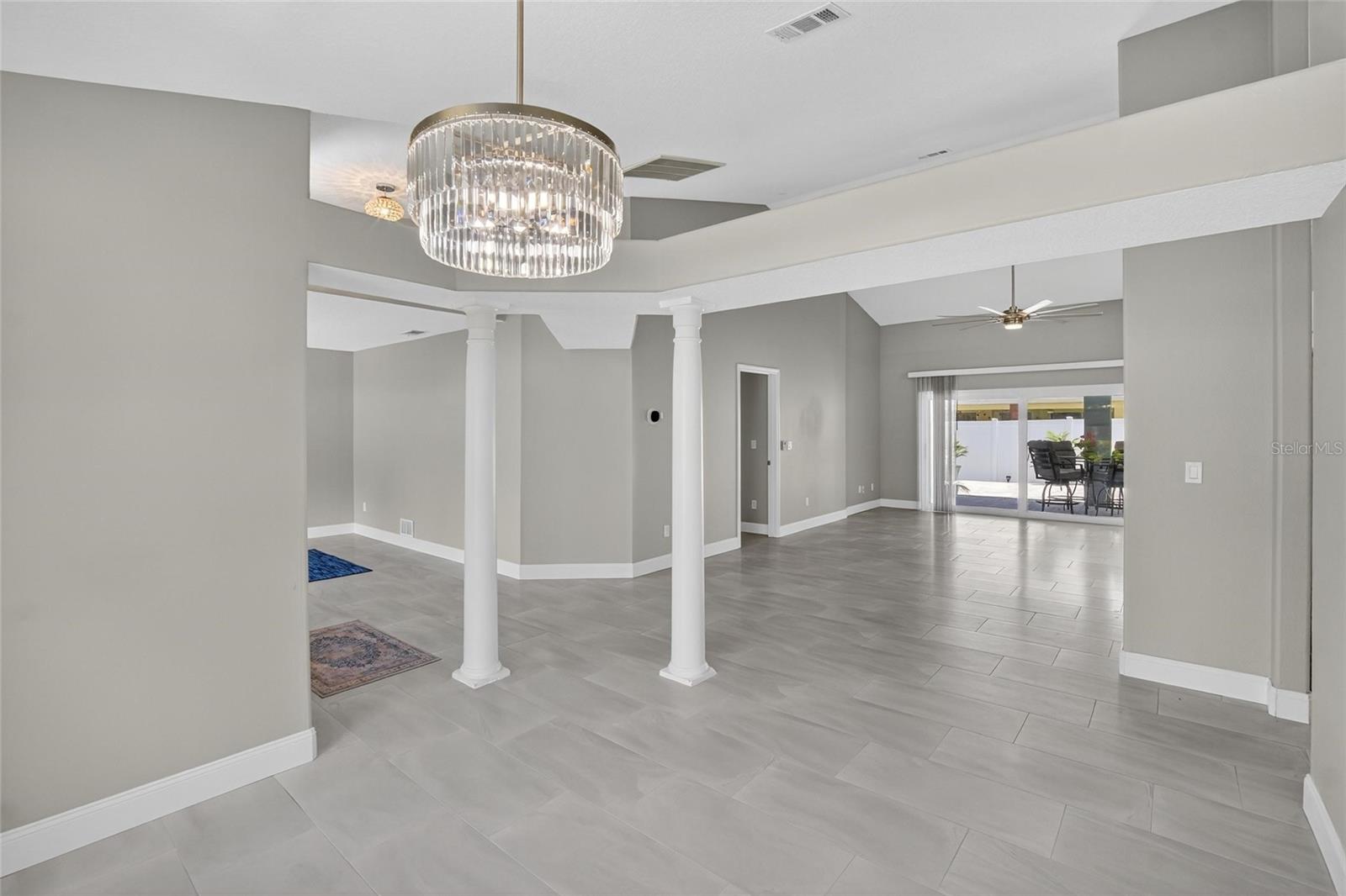 Image 18 of 88 For 912 Landmark Circle S