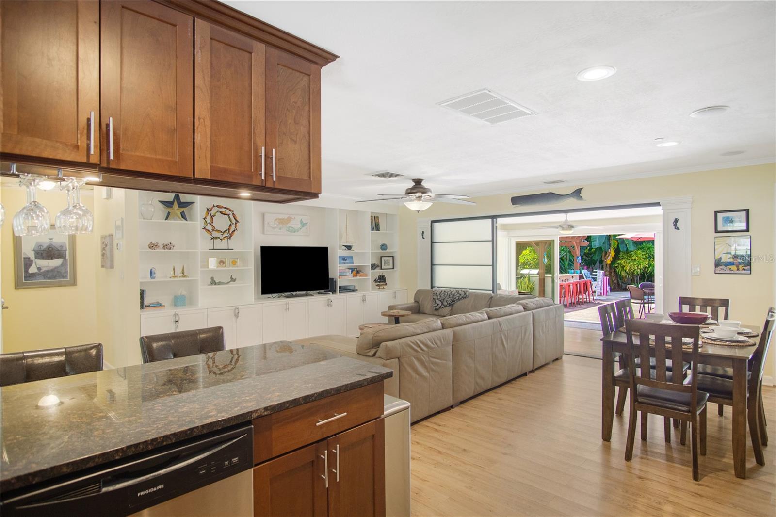 Image 15 of 66 For 2608 10th Avenue Sw
