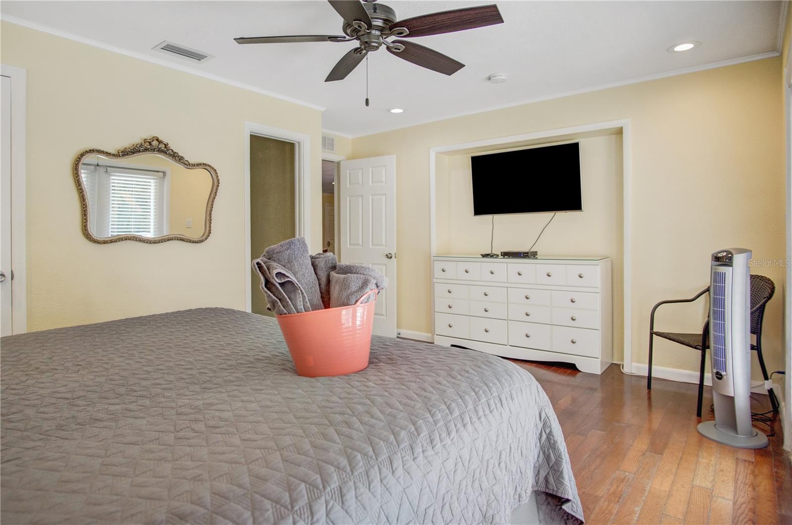 Image 31 of 66 For 2608 10th Avenue Sw