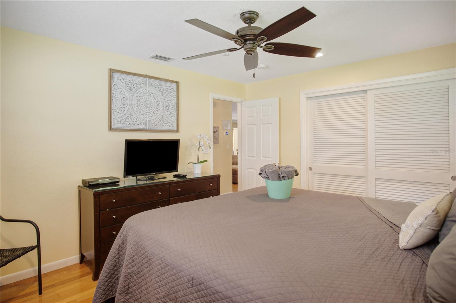 Image 7 of 66 For 2608 10th Avenue Sw