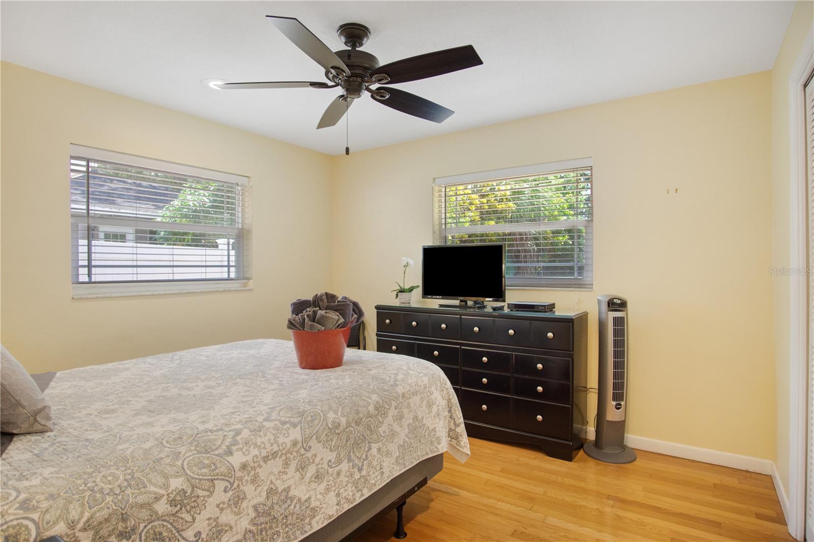 Image 8 of 66 For 2608 10th Avenue Sw