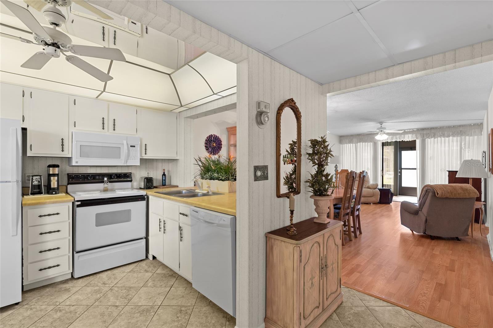Image 5 of 35 For 12300 Vonn Road 1106