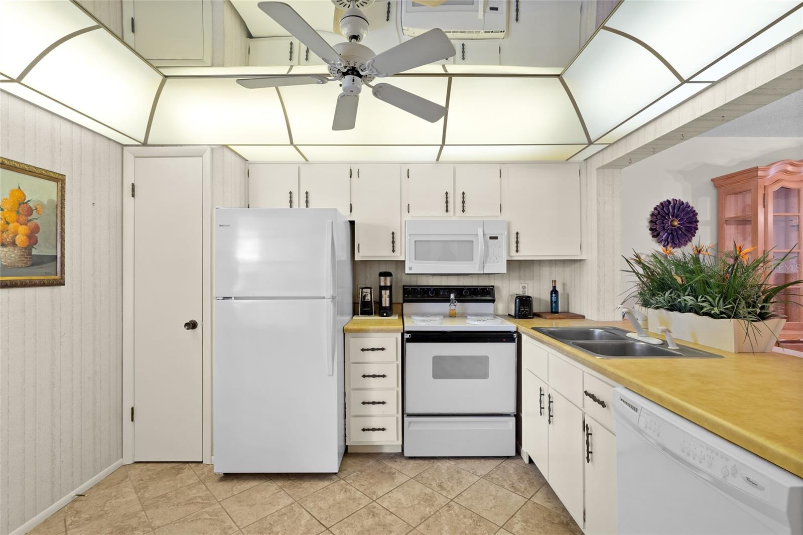 Image 6 of 35 For 12300 Vonn Road 1106