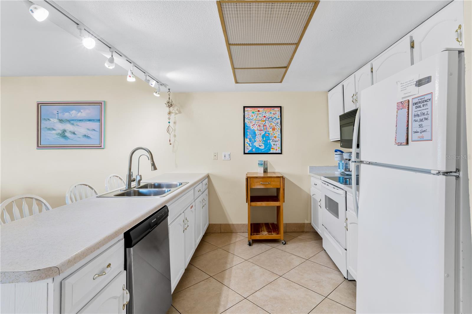 Image 16 of 59 For 19610 Gulf Boulevard 409
