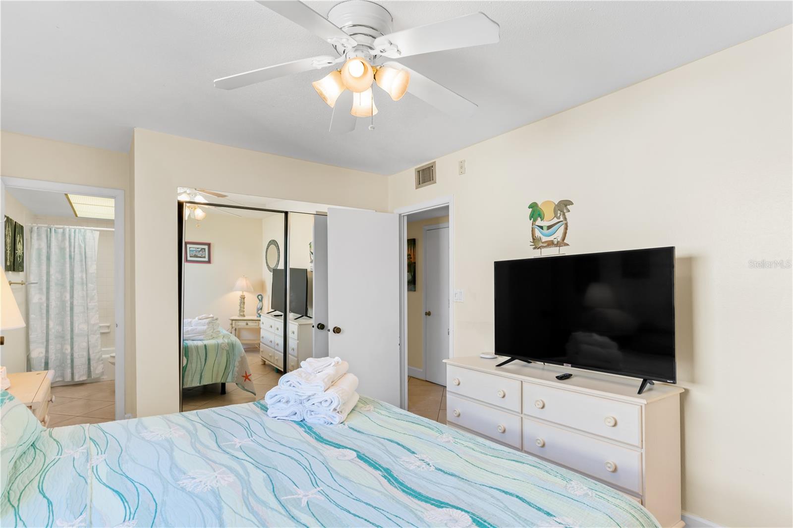 Image 20 of 59 For 19610 Gulf Boulevard 409