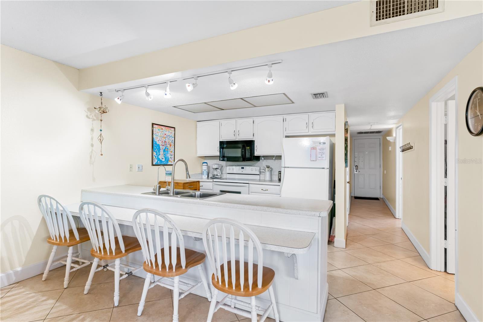 Image 4 of 59 For 19610 Gulf Boulevard 409