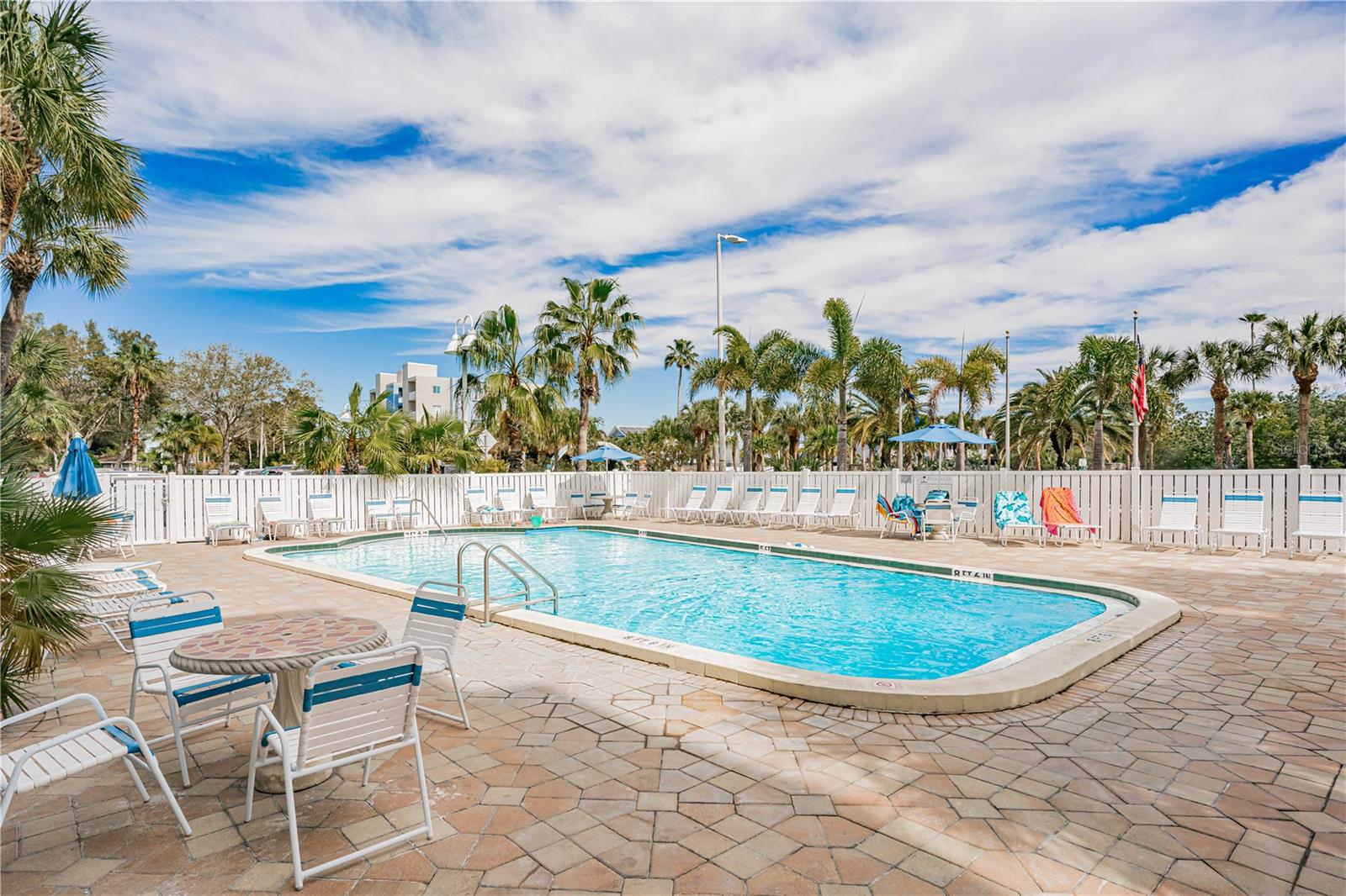 Image 40 of 59 For 19610 Gulf Boulevard 409