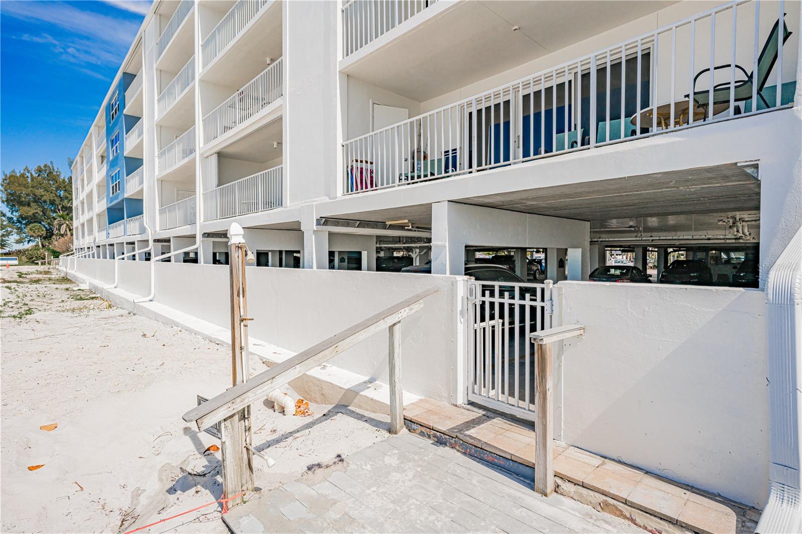 Image 45 of 59 For 19610 Gulf Boulevard 409