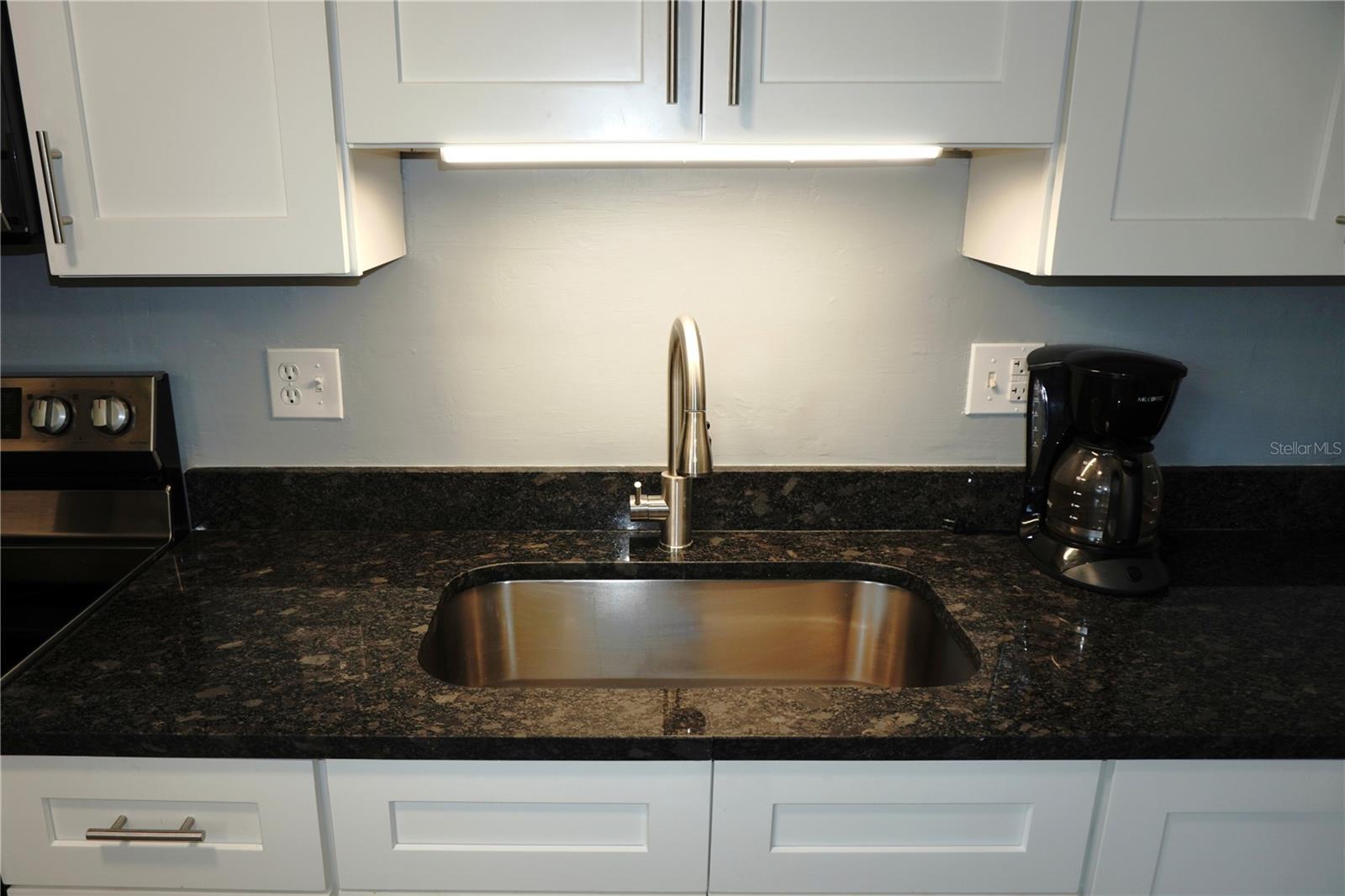 Listing photo id 8 for 4338 Tahitian Gardens Circle H