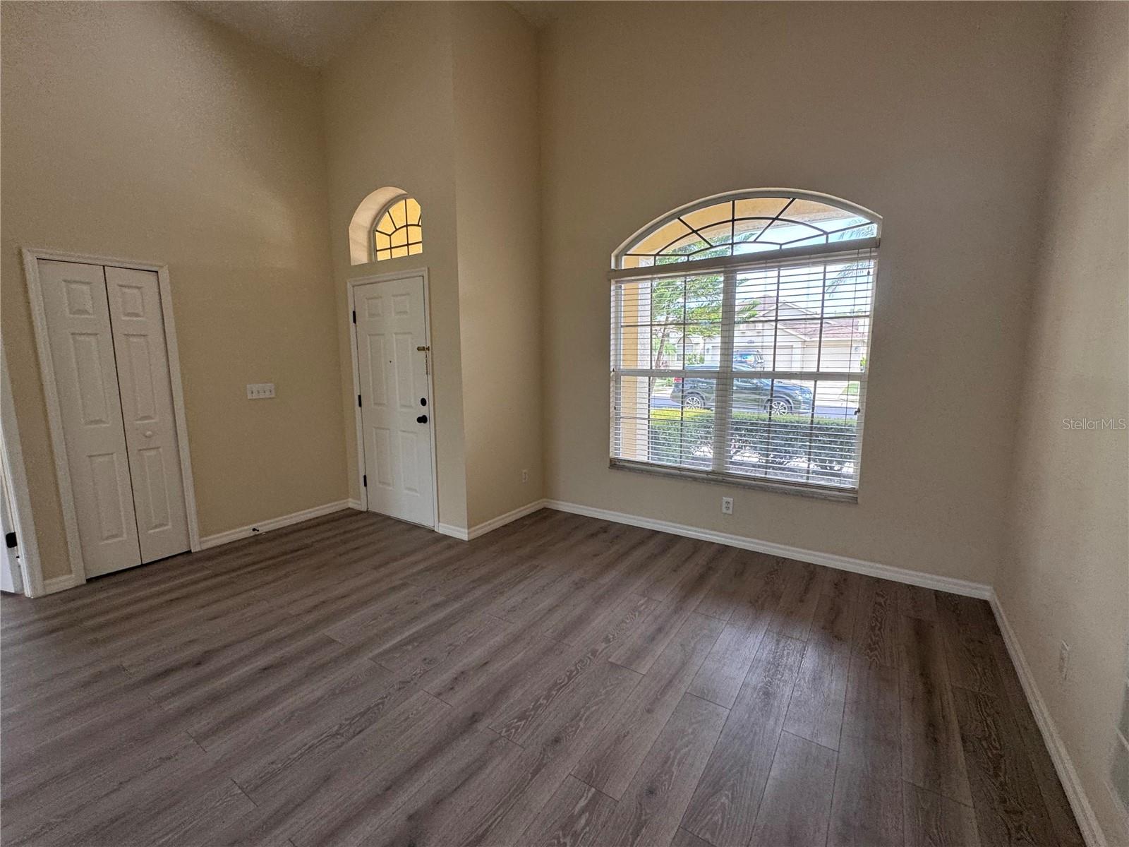 Image 6 of 35 For 340 Wood Chuck Avenue