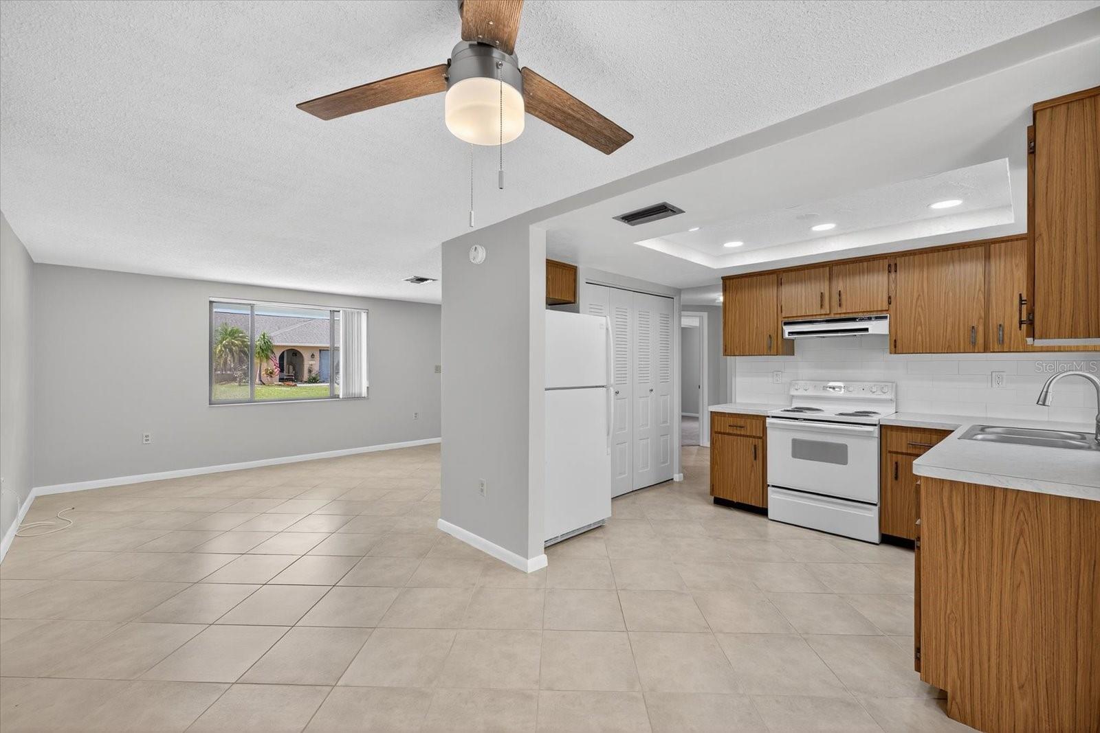 Image 12 of 35 For 7725 Summertree Lane