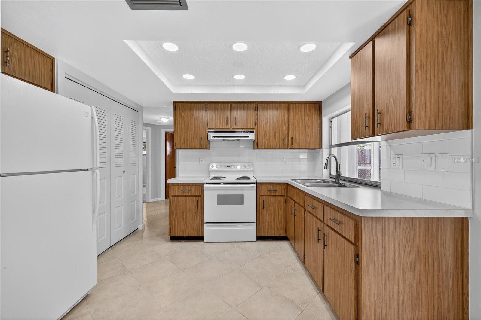 Image 13 of 35 For 7725 Summertree Lane