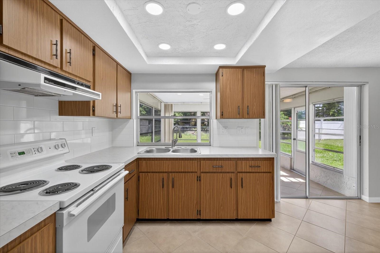 Image 14 of 35 For 7725 Summertree Lane