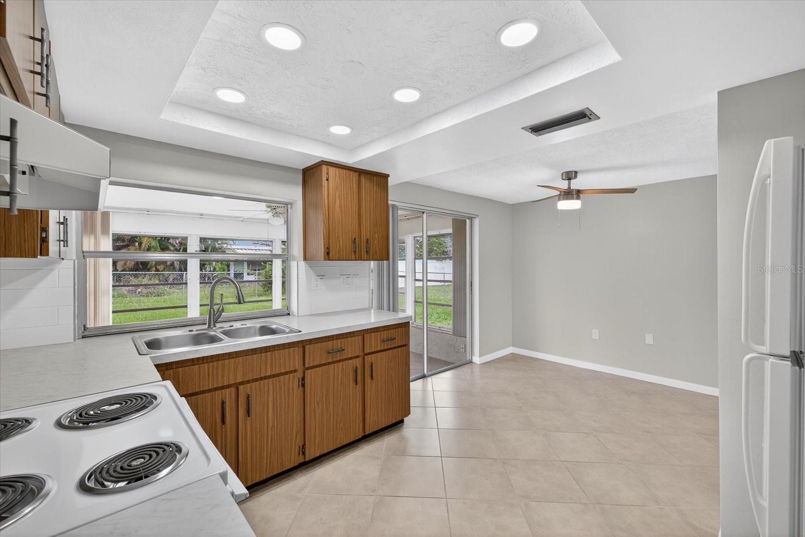 Image 16 of 35 For 7725 Summertree Lane