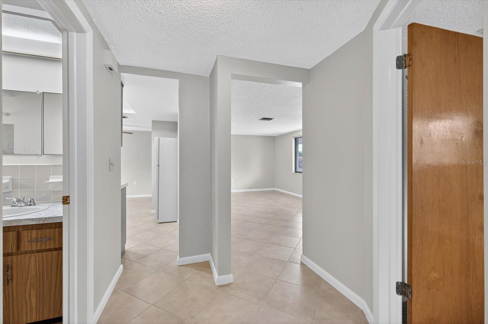Image 17 of 35 For 7725 Summertree Lane