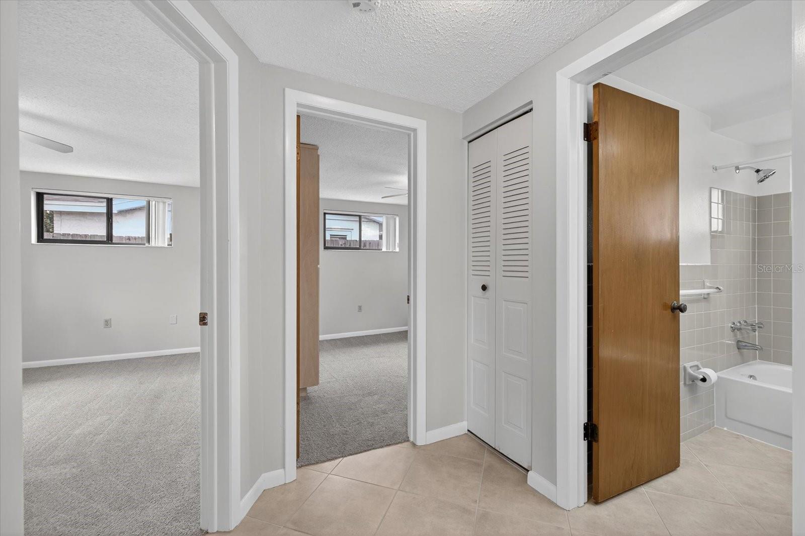Image 18 of 35 For 7725 Summertree Lane