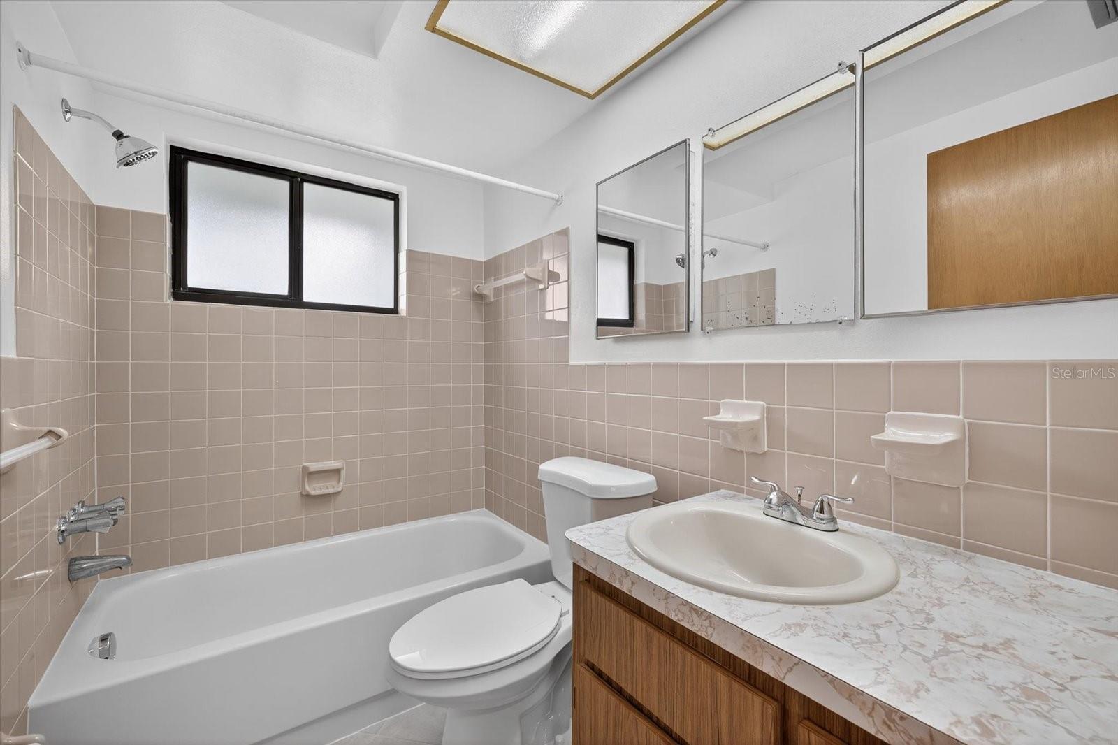 Image 19 of 35 For 7725 Summertree Lane