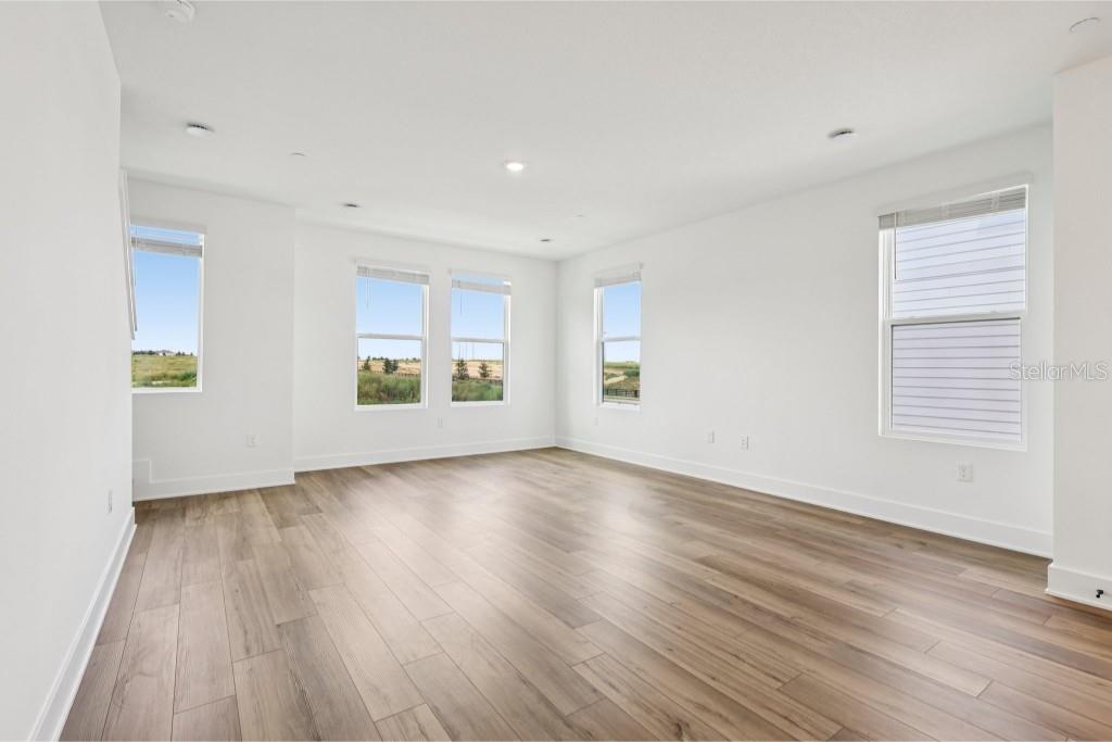 Image 11 of 40 For 15477 Hamlin Park Drive