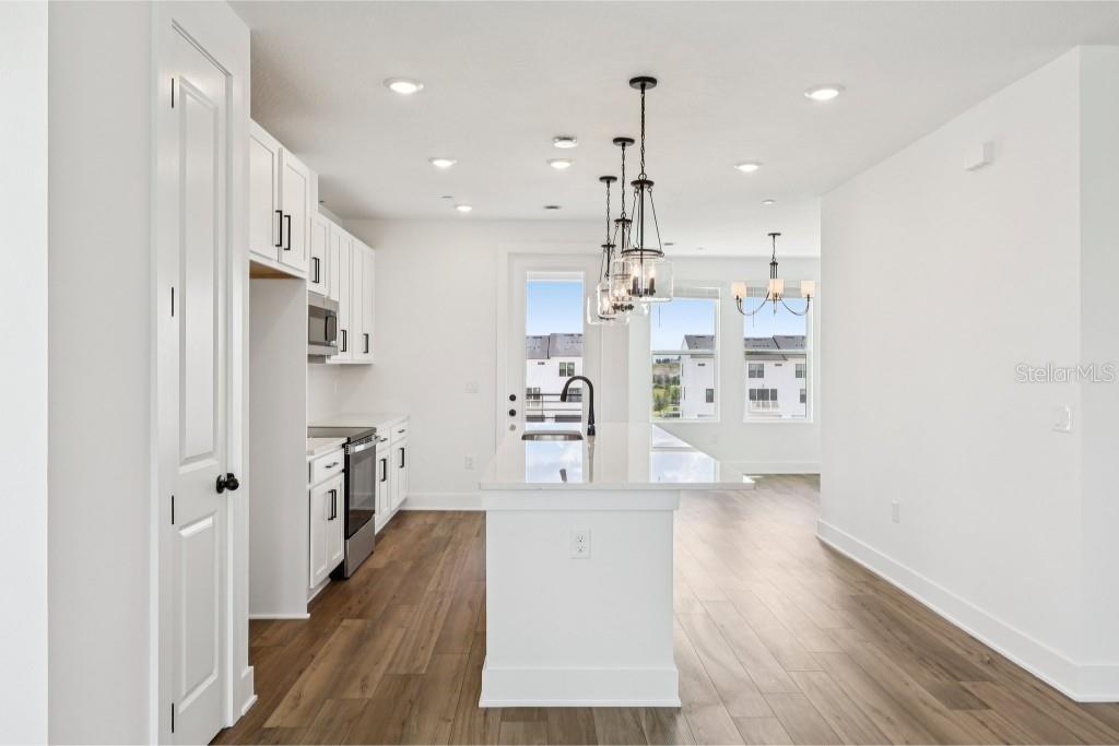 Image 17 of 40 For 15477 Hamlin Park Drive