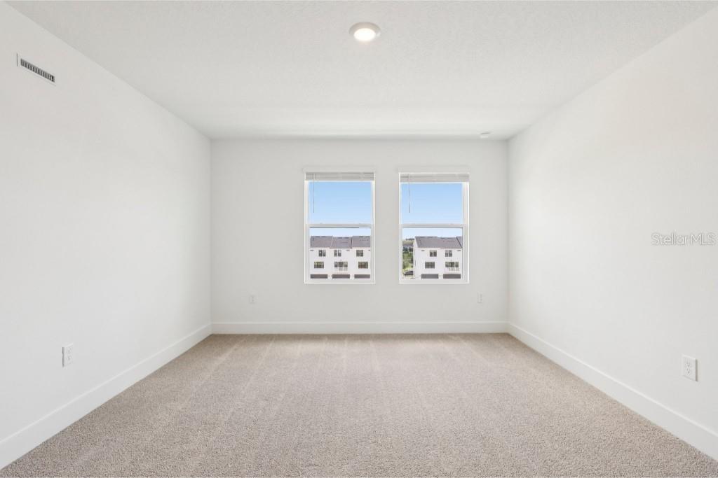 Image 31 of 40 For 15477 Hamlin Park Drive