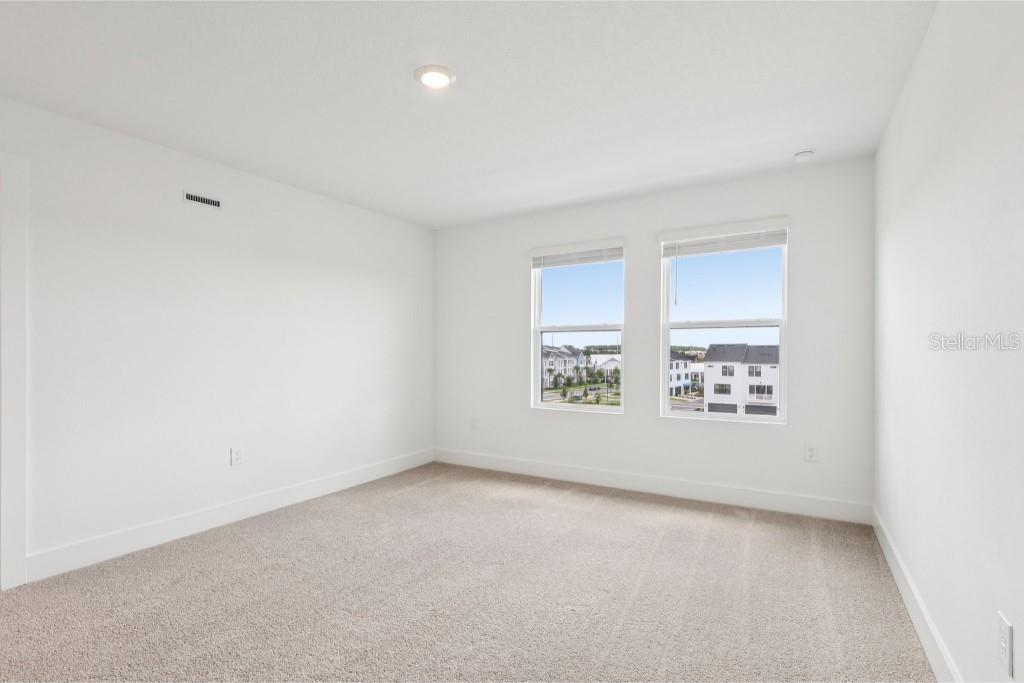 Image 32 of 40 For 15477 Hamlin Park Drive