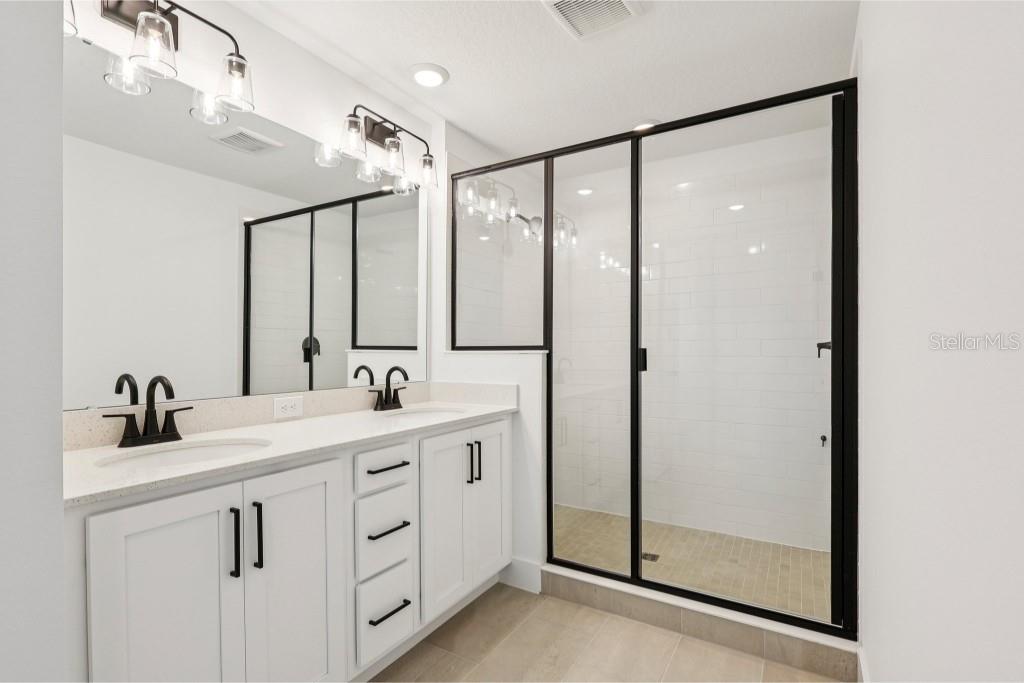 Image 36 of 40 For 15477 Hamlin Park Drive
