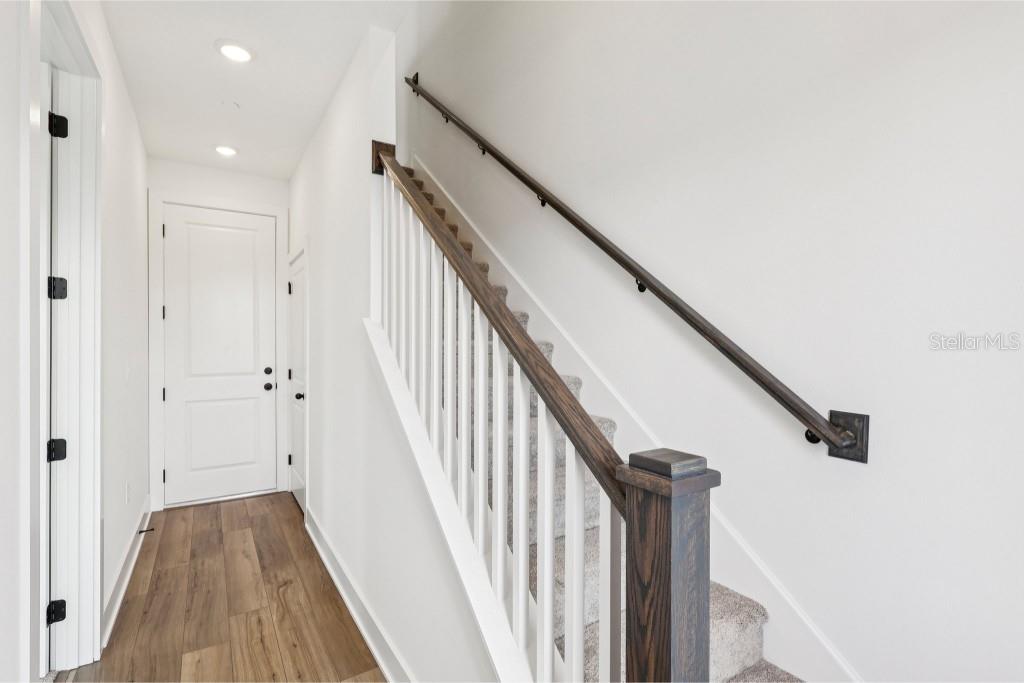 Image 5 of 40 For 15477 Hamlin Park Drive