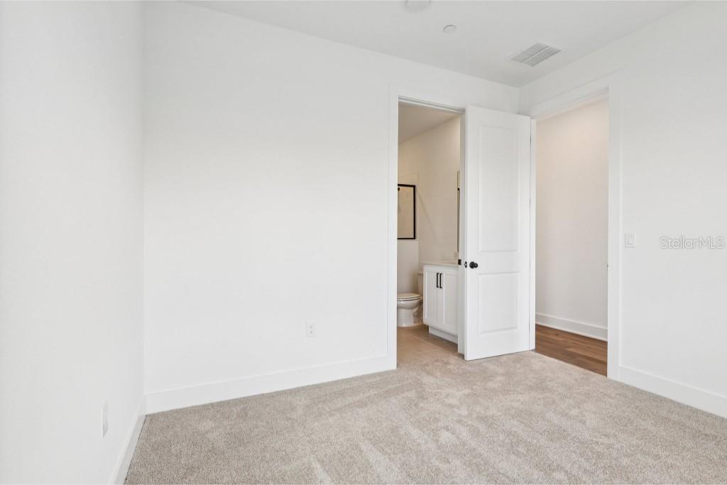 Image 8 of 40 For 15477 Hamlin Park Drive