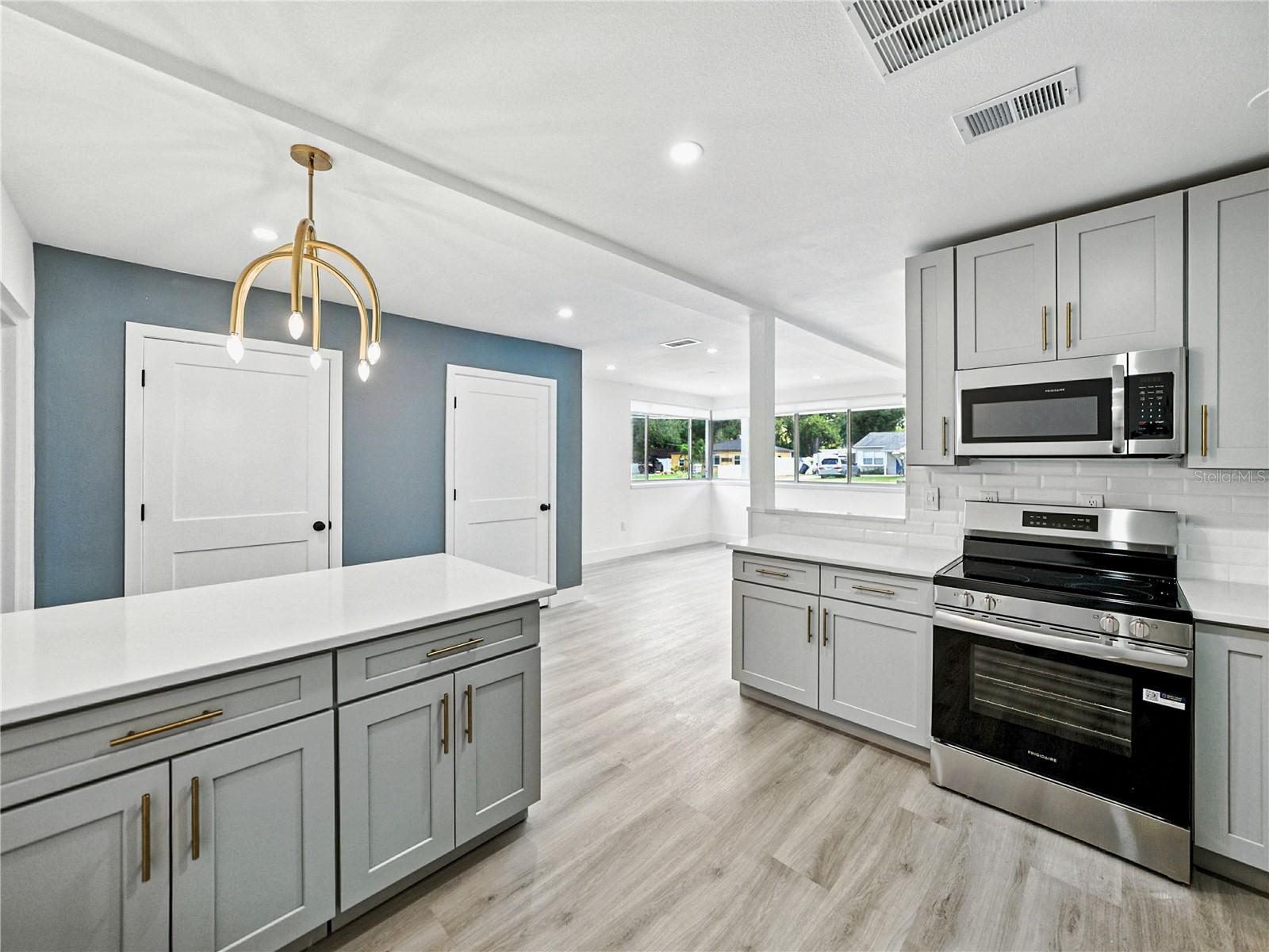 Image 17 of 56 For 1420 Meadowbrook Avenue