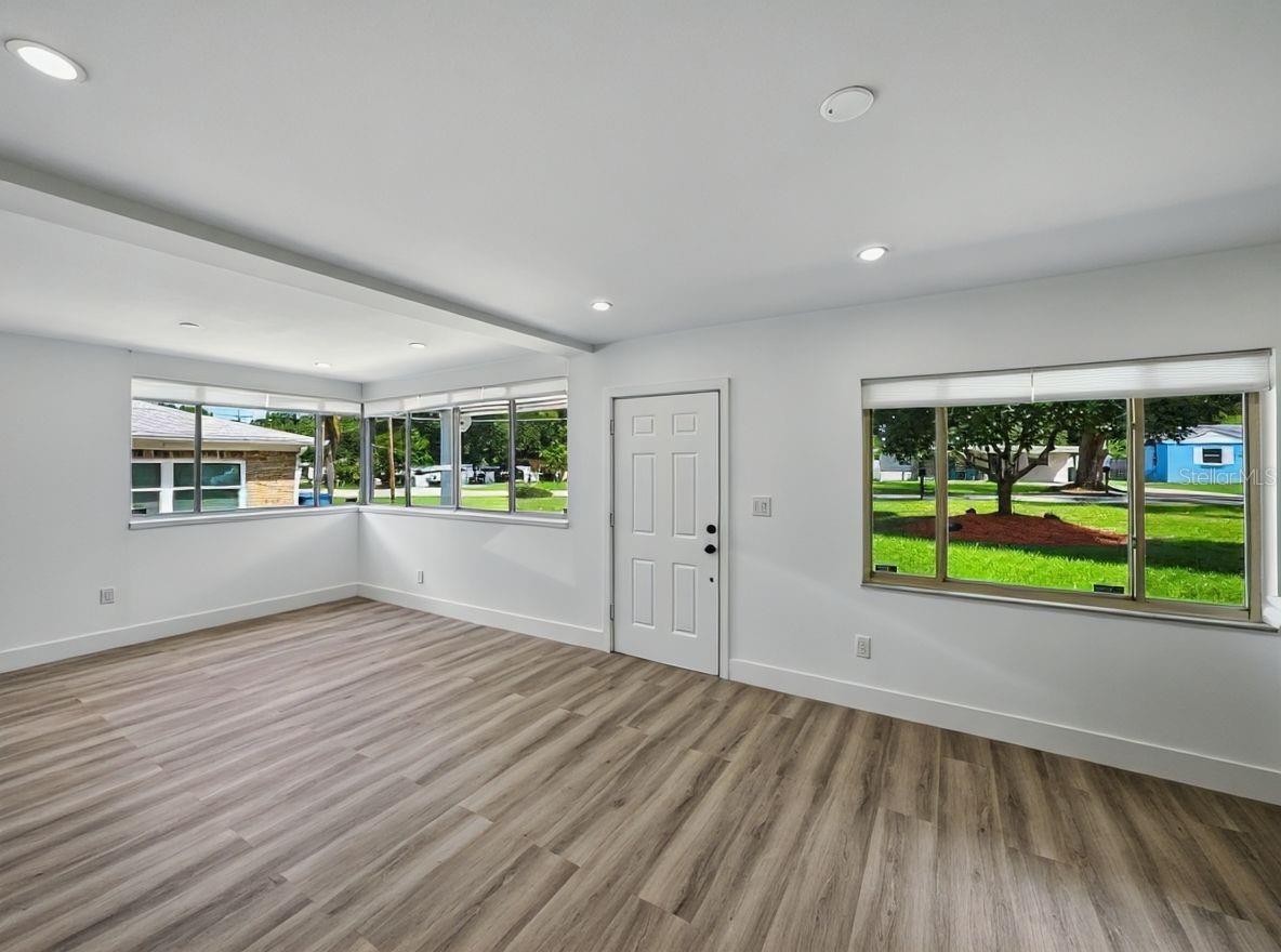 Image 5 of 56 For 1420 Meadowbrook Avenue