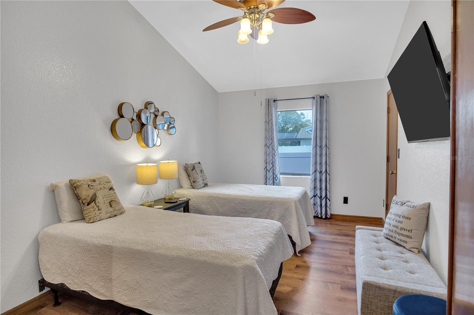 Image 4 of 56 For 1917 Spanish Oaks Drive N