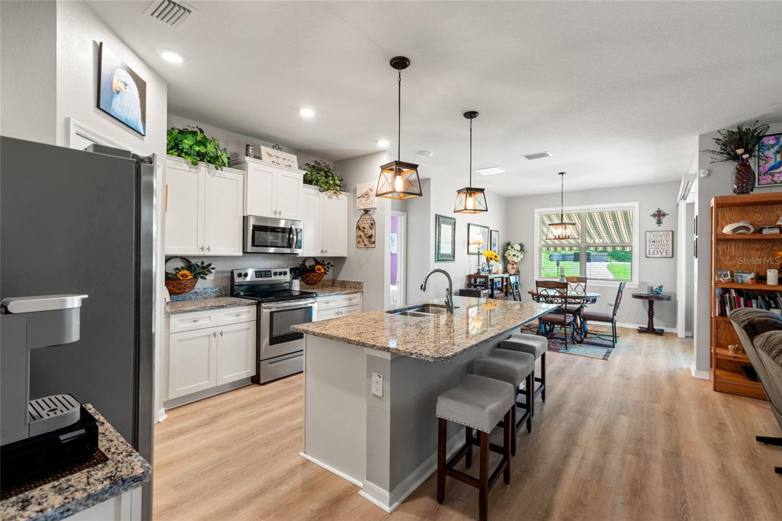 Listing photo id 9 for 12526 Eastpointe Drive