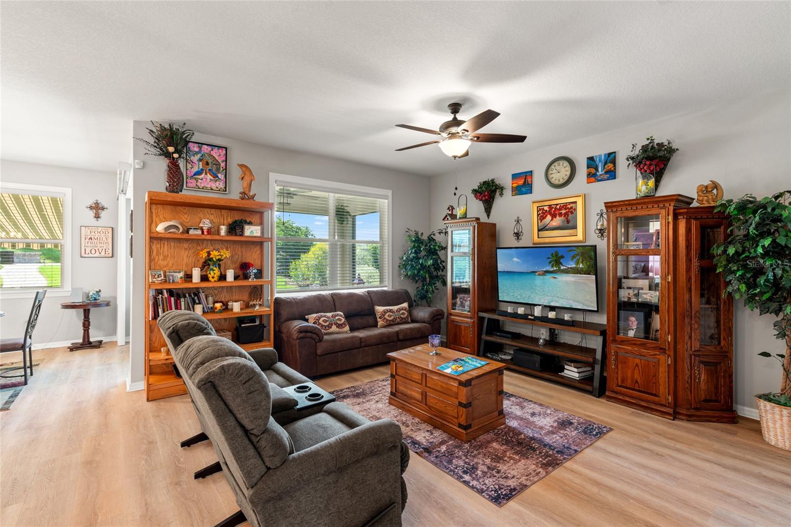 Listing photo id 10 for 12526 Eastpointe Drive