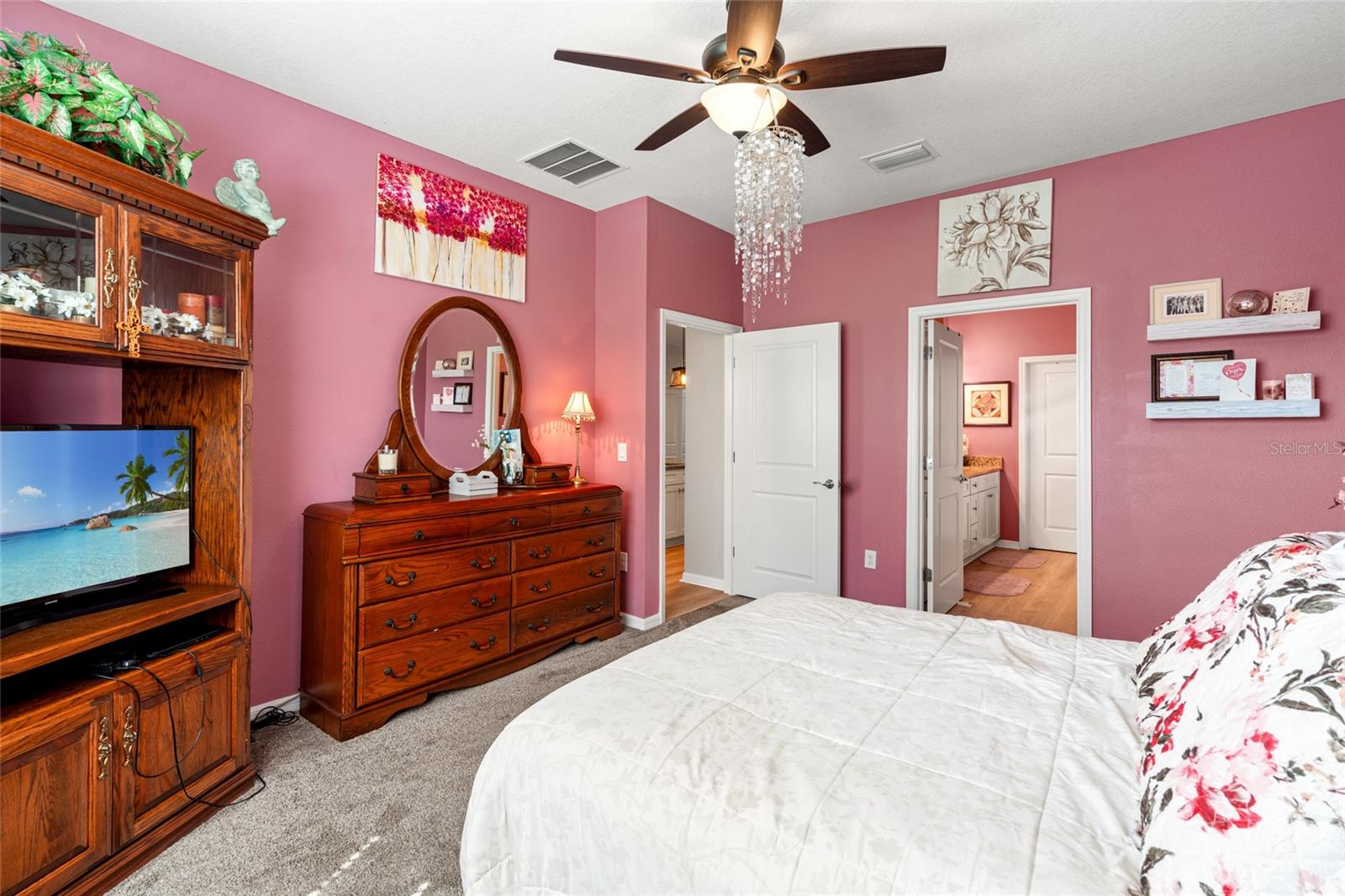 Listing photo id 19 for 12526 Eastpointe Drive
