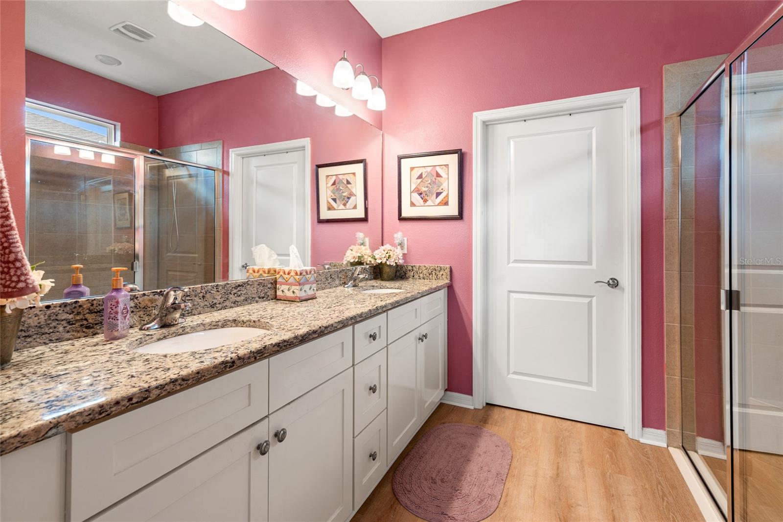 Listing photo id 20 for 12526 Eastpointe Drive